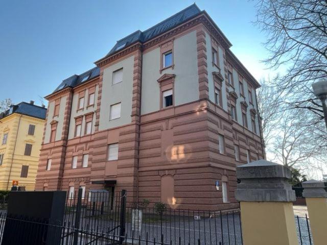 Luxury Apartment Paola Merano Bagian luar foto